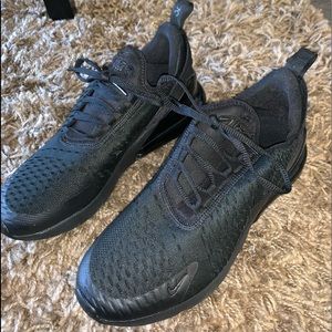All black Nike 270s